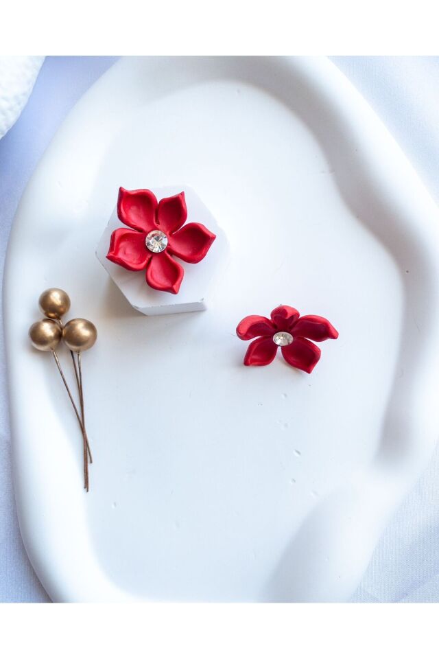 Kırmızı Çiçek Küpe – Ortası Kristal Taşlı El Yapımı Tasarım – Antialerjik Çelik Çivi