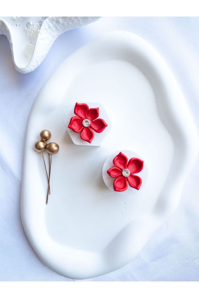 Kırmızı Çiçek Küpe – Ortası Kristal Taşlı El Yapımı Tasarım – Antialerjik Çelik Çivi