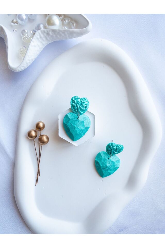 Parlak Turkuaz Kalp Küpe – İşlemeli El Yapımı Tasarım – Antialerjik Çelik Çivi