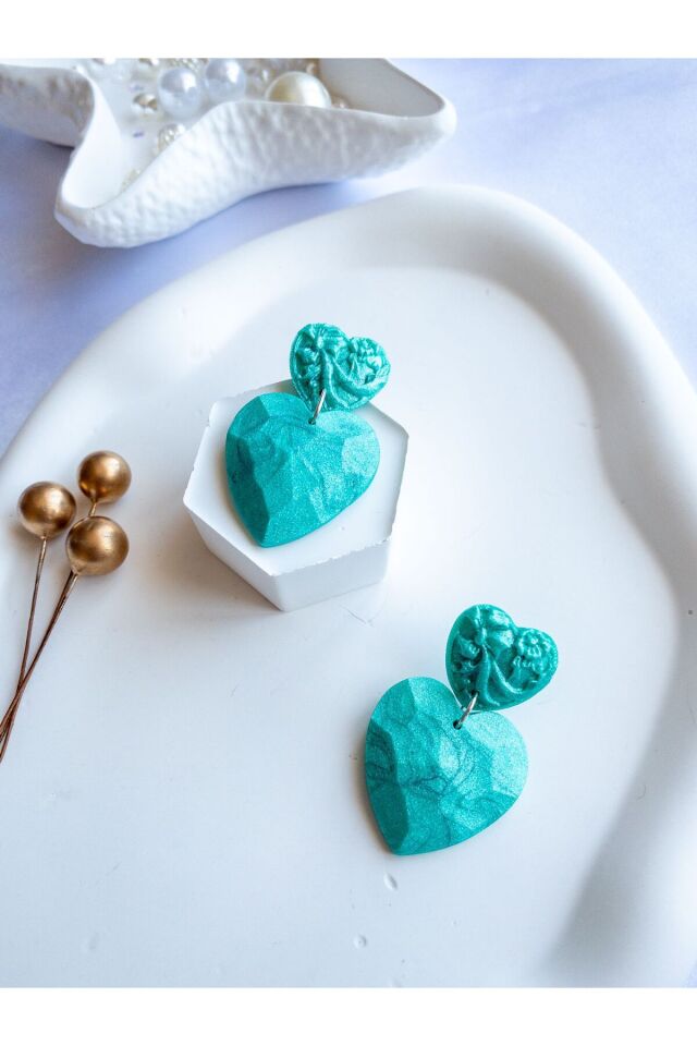 Parlak Turkuaz Kalp Küpe – İşlemeli El Yapımı Tasarım – Antialerjik Çelik Çivi