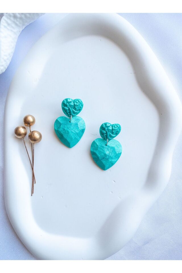 Parlak Turkuaz Kalp Küpe – İşlemeli El Yapımı Tasarım – Antialerjik Çelik Çivi
