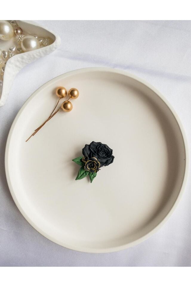 BeuBella Nocturne Rose Siyah Gül Broş – El Yapımı Polimer Kil Tasarım – Zarif Hafif Aksesuar