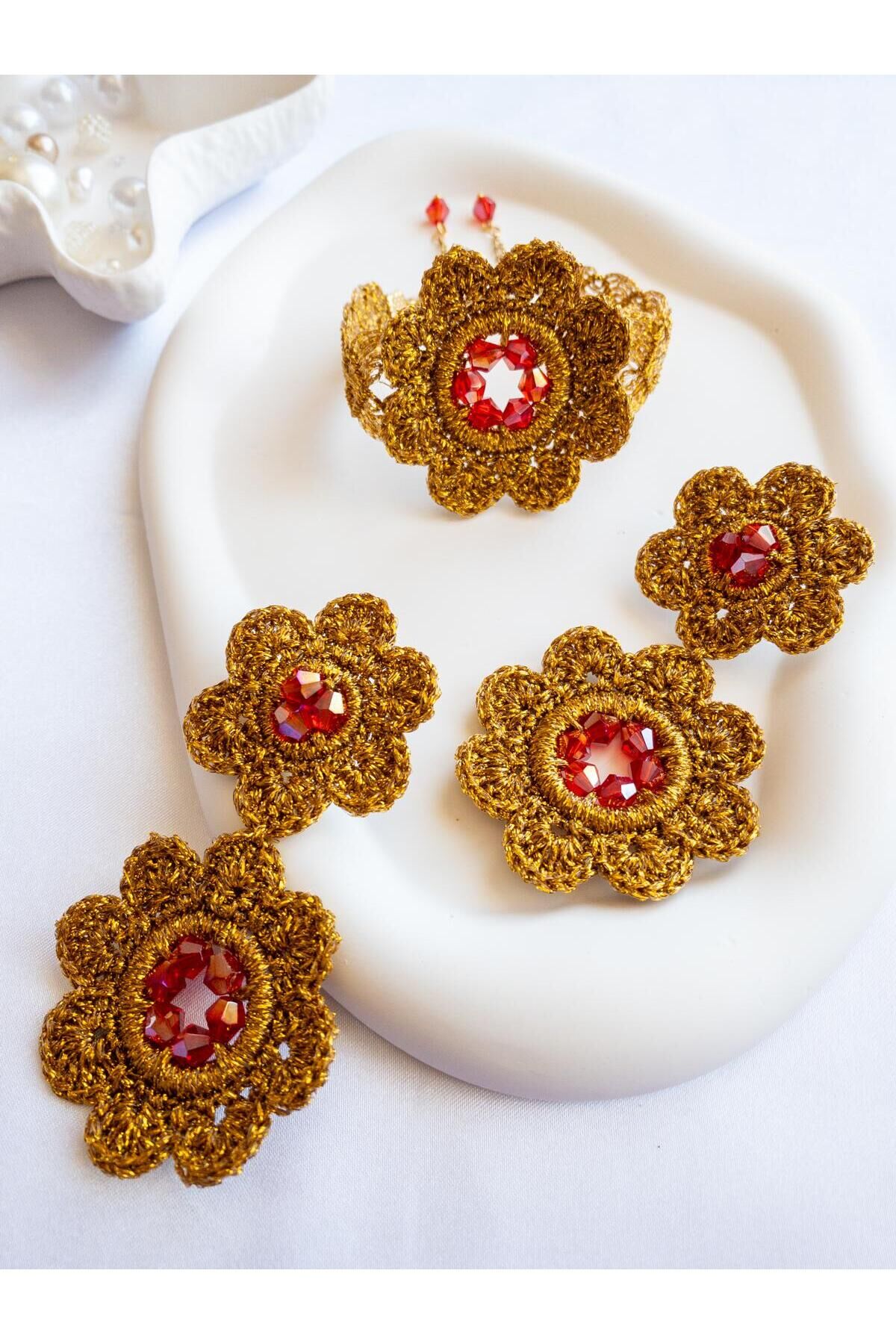 BeuBella Gold Çiçek Takı Seti – El Yapımı Küpe ve Bileklik – Kristal Cam Boncuk – Çelik