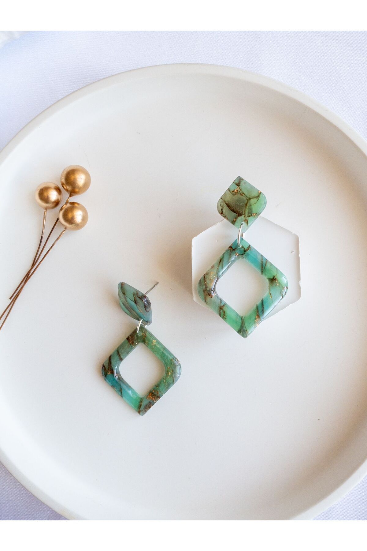 BeuBella Turkuaz Geometrik Küpe – Reçine Kaplama Transparan Polimer Kil – Çelik Antialerjik