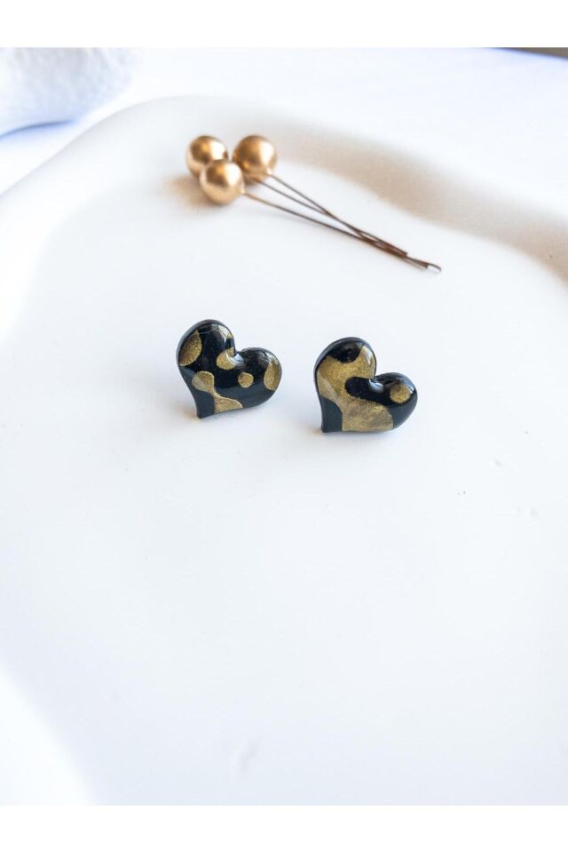 BeuBella Siyah Kalp Küpe – Gold Desenli Reçineli Polimer Kil – Çelik Antialerjik