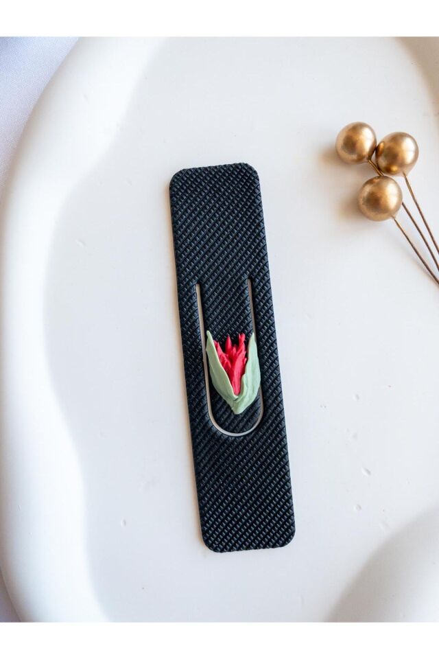 BeuBella El Yapımı Kitap Ayracı – Polimer Kil Çiçek Detaylı – Siyah Tasarım