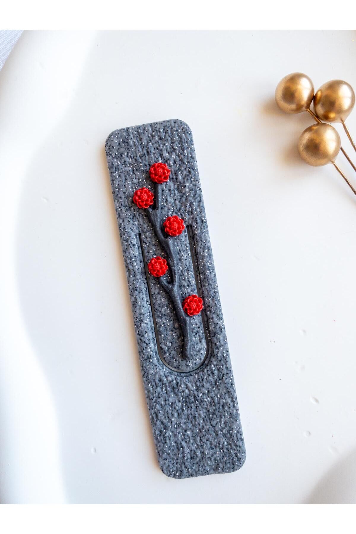 BeuBella El Yapımı Kitap Ayracı – Simli Gri Zemin – Polimer Kil Kırmızı Çiçek Detaylı