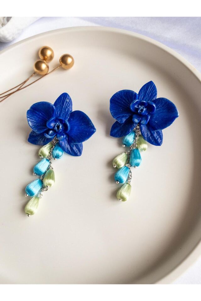 Mavi Orkide Desenli El Yapımı Küpe – Hafif Tasarım – Çelik Çivi & 925 Gümüş Bağlantı