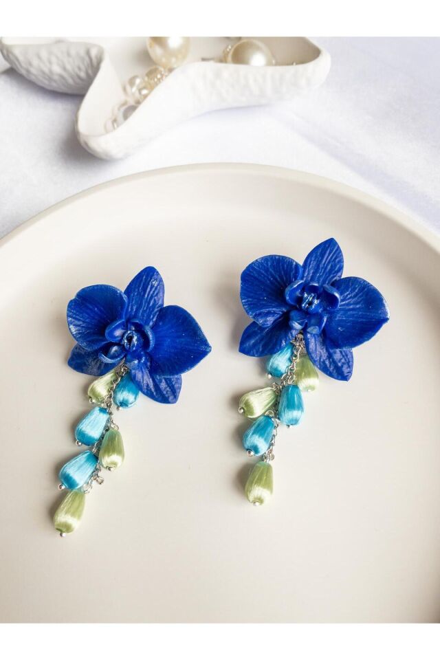Mavi Orkide Desenli El Yapımı Küpe – Hafif Tasarım – Çelik Çivi & 925 Gümüş Bağlantı