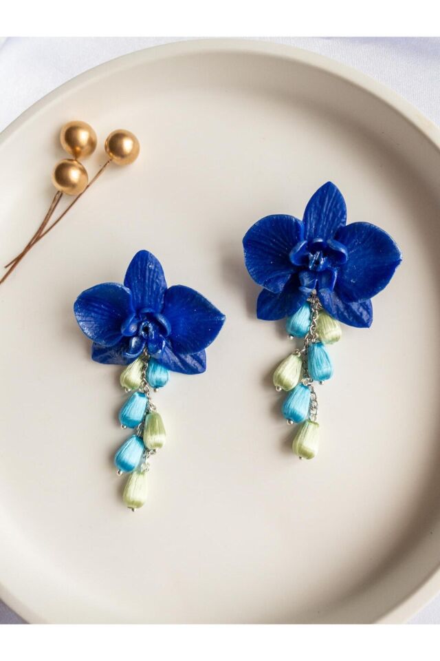 Mavi Orkide Desenli El Yapımı Küpe – Hafif Tasarım – Çelik Çivi & 925 Gümüş Bağlantı