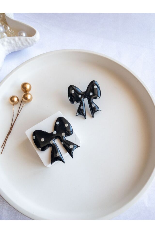 Siyah Kurdele Küpe – Simli Polimer Kil, Puantiyeli, El Yapımı, Reçineli, Antialerjik