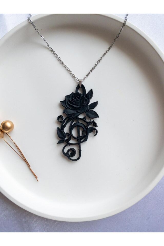 BeuBella El Yapımı Gül ve Sol Anahtarı Kolyeli Tasarım – Siyah Polimer Kil – Çelik & Gümüş