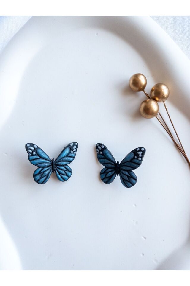 Mavi Kelebek Küpe – El Yapımı Polimer Kil, Çelik Antialerjik Çivi, Hafif ve Zarif Takı