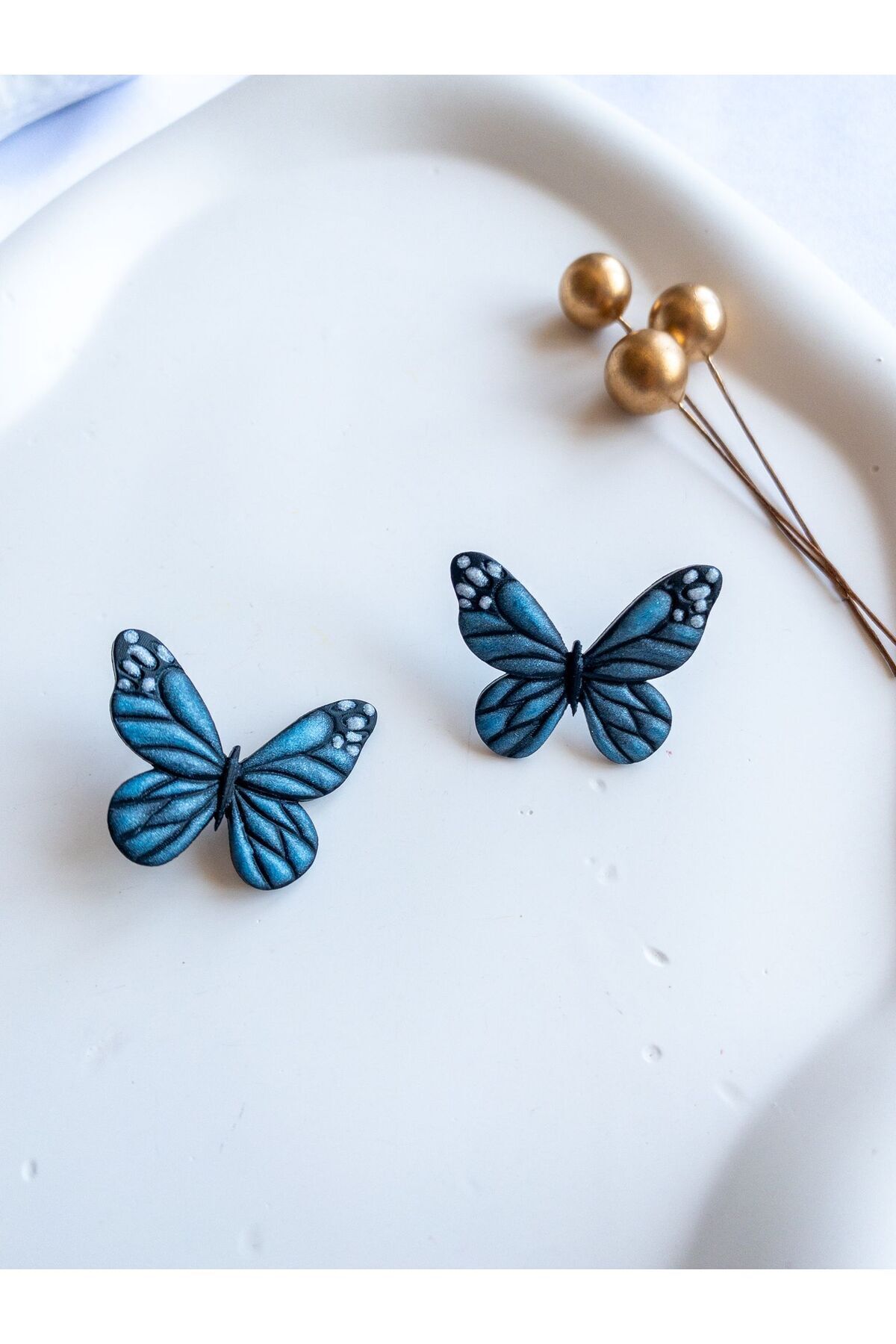 Mavi Kelebek Küpe – El Yapımı Polimer Kil, Çelik Antialerjik Çivi, Hafif ve Zarif Takı