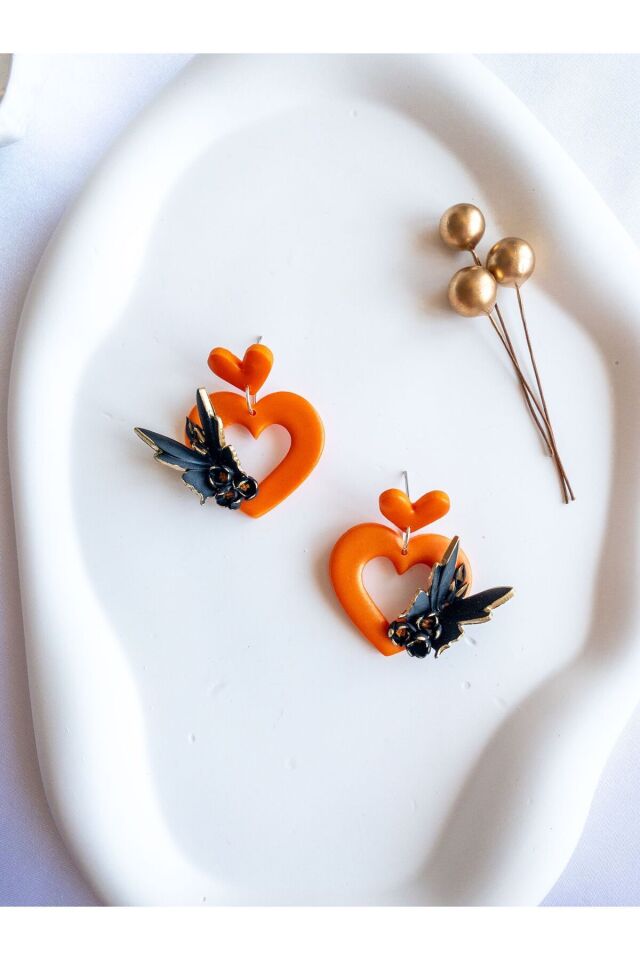 Turuncu Kalp Küpe – El Yapımı Polimer Kil, Çelik Antialerjik Çivi, 925 Gümüş Halkalı Zarif Takı