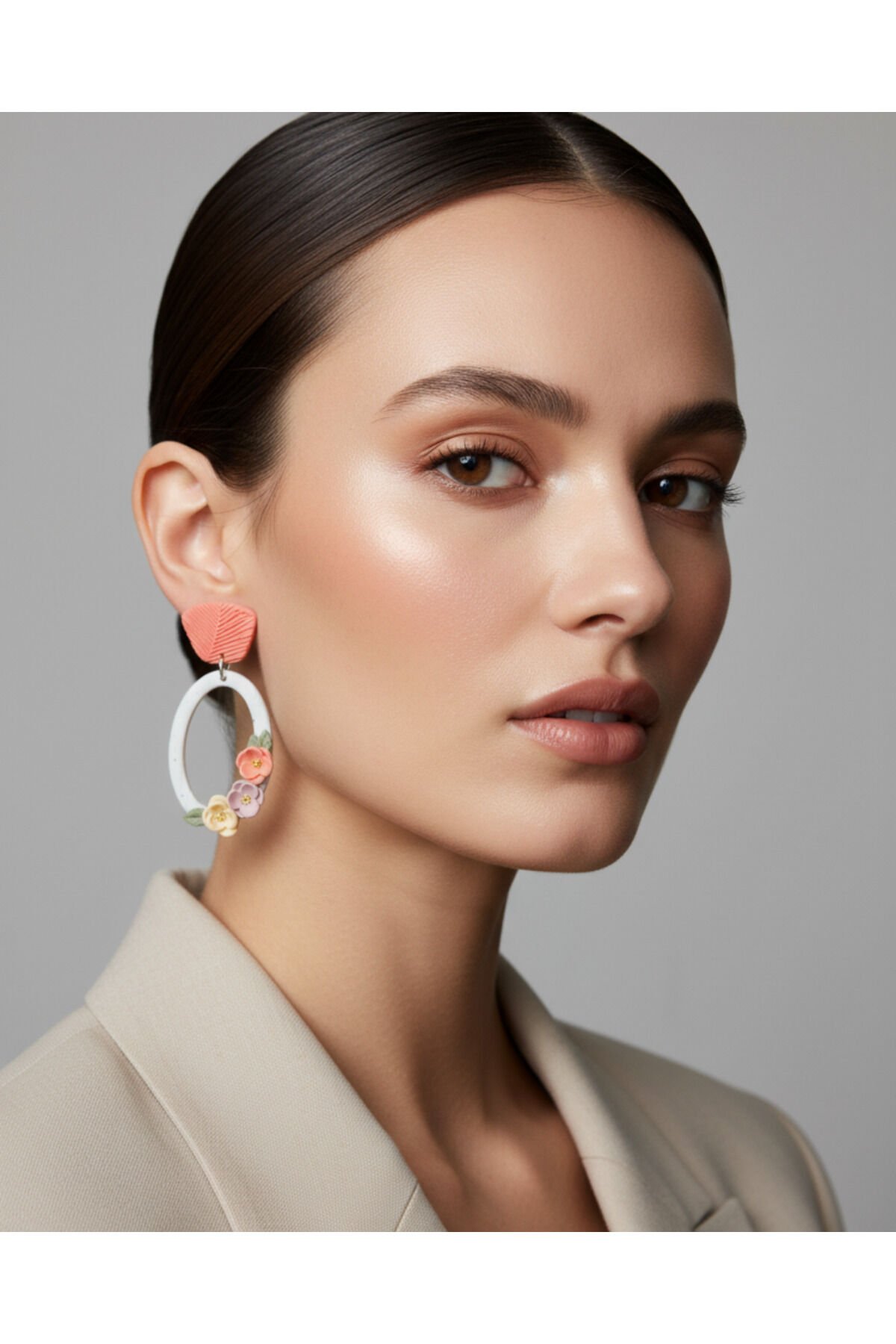 Renkli Çiçekli Oval Küpe – El Yapımı Polimer Kil, Çelik Antialerjik Çivi, Hafif ve Zarif