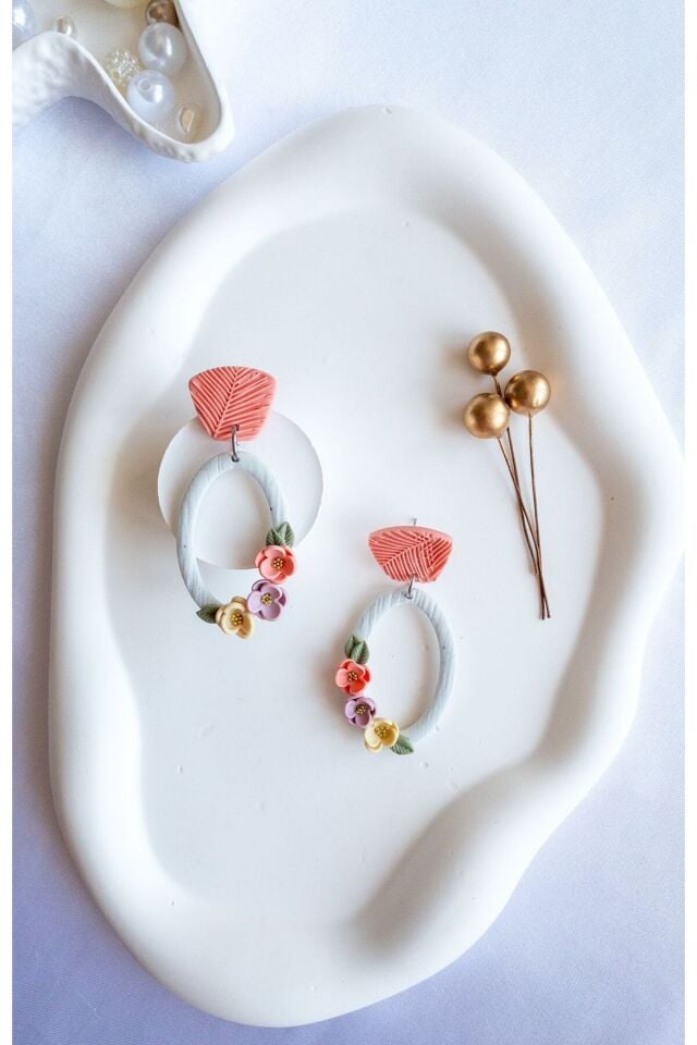 Renkli Çiçekli Oval Küpe – El Yapımı Polimer Kil, Çelik Antialerjik Çivi, Hafif ve Zarif