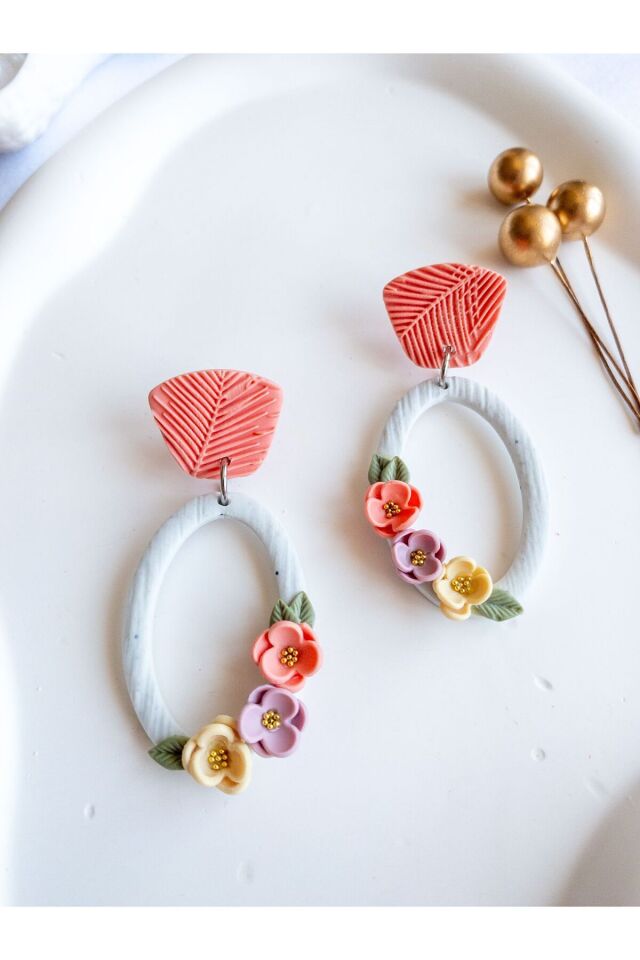 Renkli Çiçekli Oval Küpe – El Yapımı Polimer Kil, Çelik Antialerjik Çivi, Hafif ve Zarif