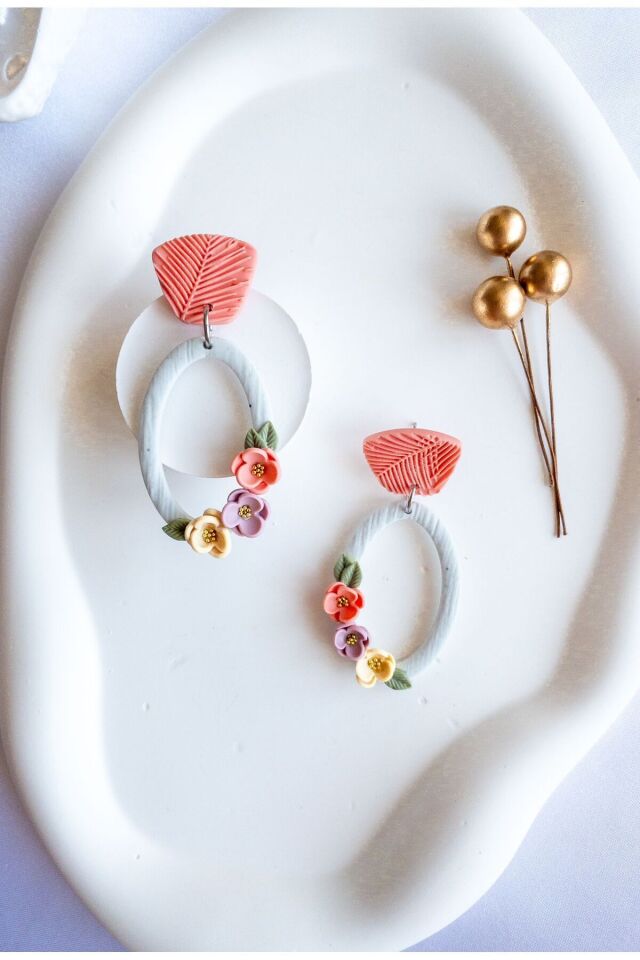 Renkli Çiçekli Oval Küpe – El Yapımı Polimer Kil, Çelik Antialerjik Çivi, Hafif ve Zarif