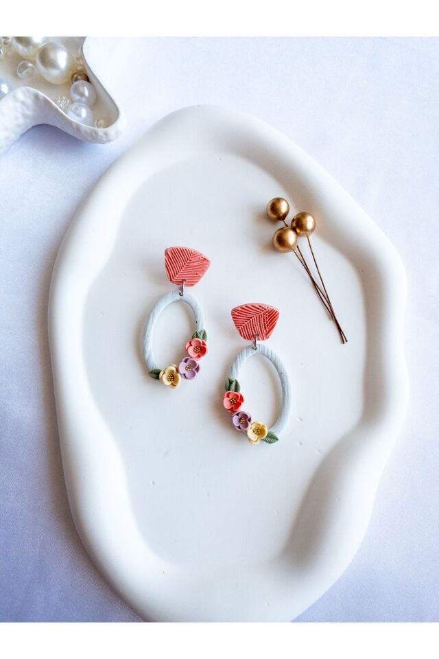 Renkli Çiçekli Oval Küpe – El Yapımı Polimer Kil, Çelik Antialerjik Çivi, Hafif ve Zarif