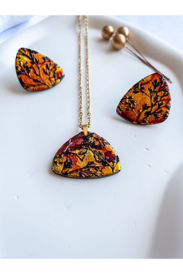 Sonbahar Desenli Kolye Küpe Seti – El Yapımı Polimer Kil, Çelik Antialerjik, Hafif ve Zarif