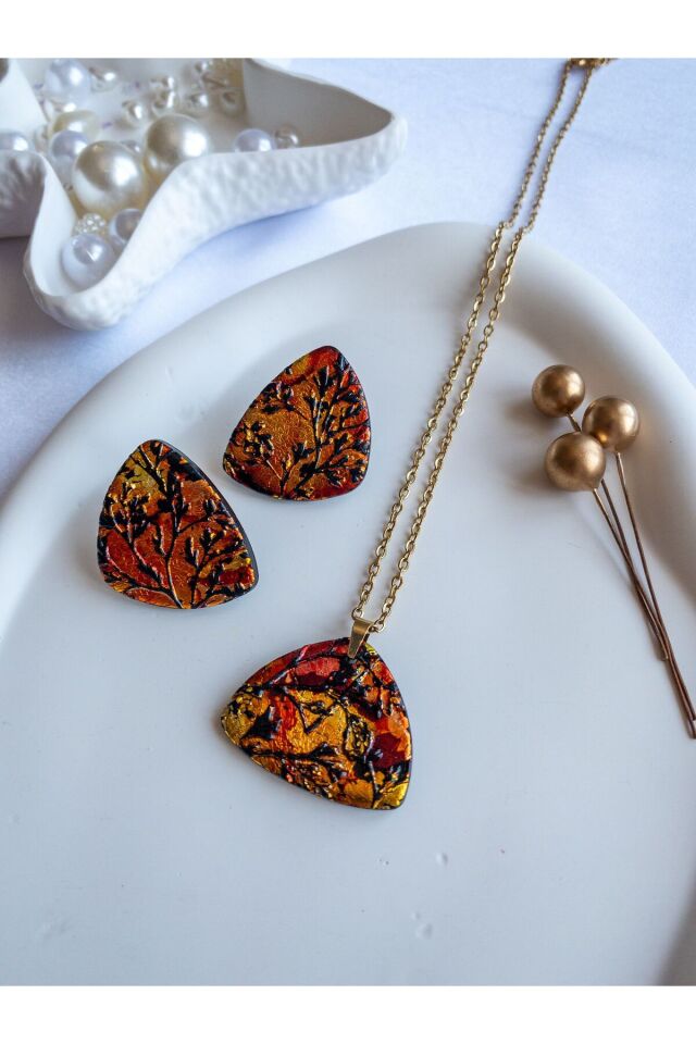 Sonbahar Desenli Kolye Küpe Seti – El Yapımı Polimer Kil, Çelik Antialerjik, Hafif ve Zarif