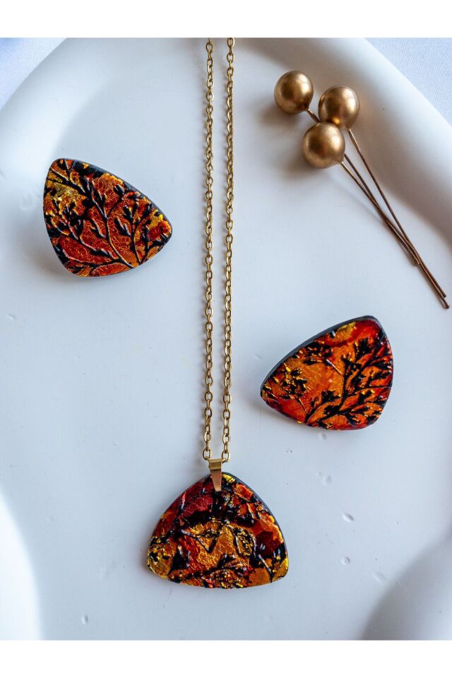 Sonbahar Desenli Kolye Küpe Seti – El Yapımı Polimer Kil, Çelik Antialerjik, Hafif ve Zarif