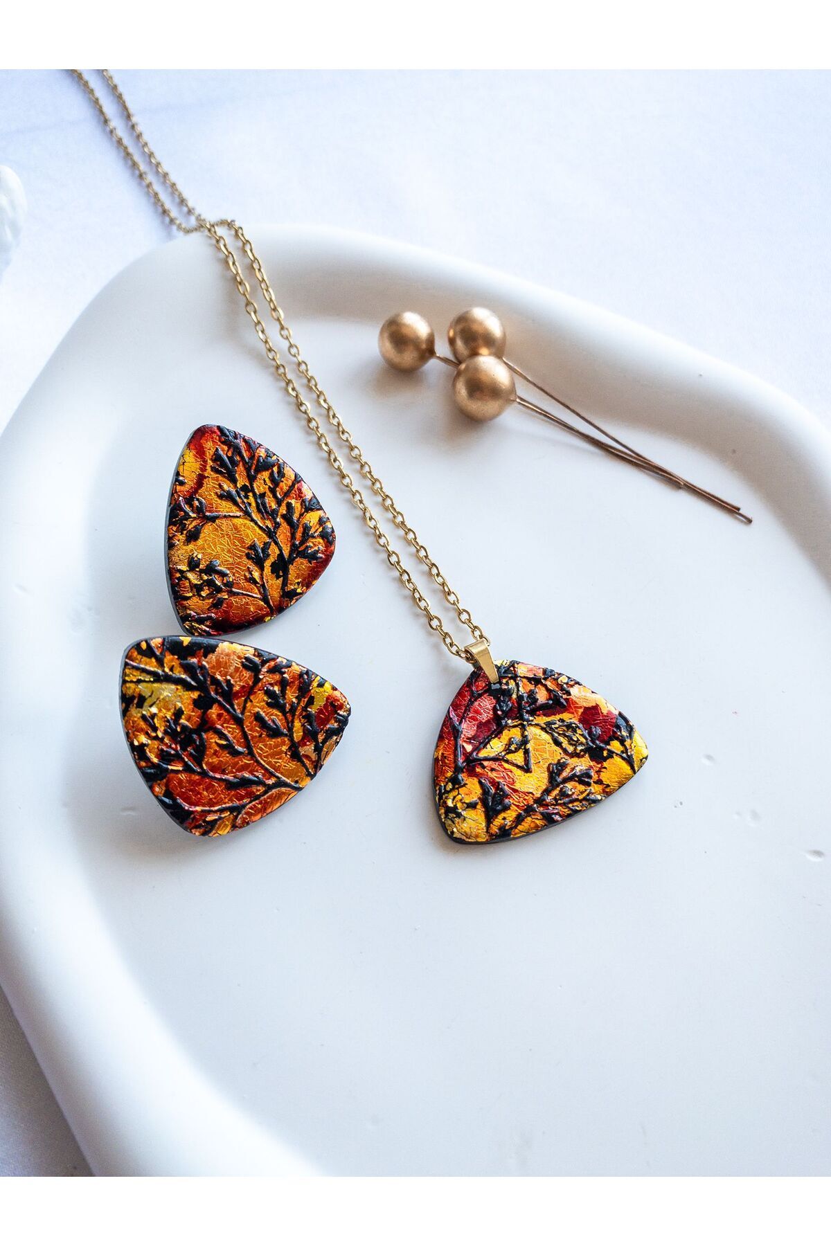 Sonbahar Desenli Kolye Küpe Seti – El Yapımı Polimer Kil, Çelik Antialerjik, Hafif ve Zarif