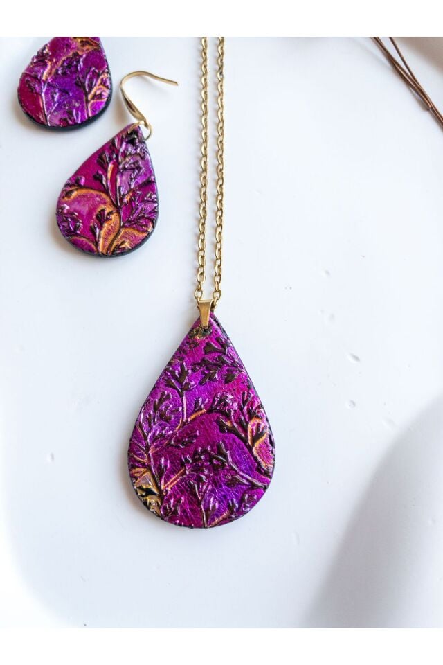 Pembe Mor Kolye Küpe Seti – El Yapımı Polimer Kil, Çiçek Desenli, Antialerjik Çelik ve Zarif