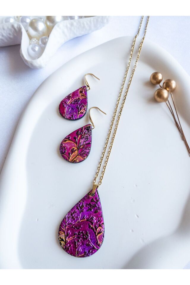 Pembe Mor Kolye Küpe Seti – El Yapımı Polimer Kil, Çiçek Desenli, Antialerjik Çelik ve Zarif