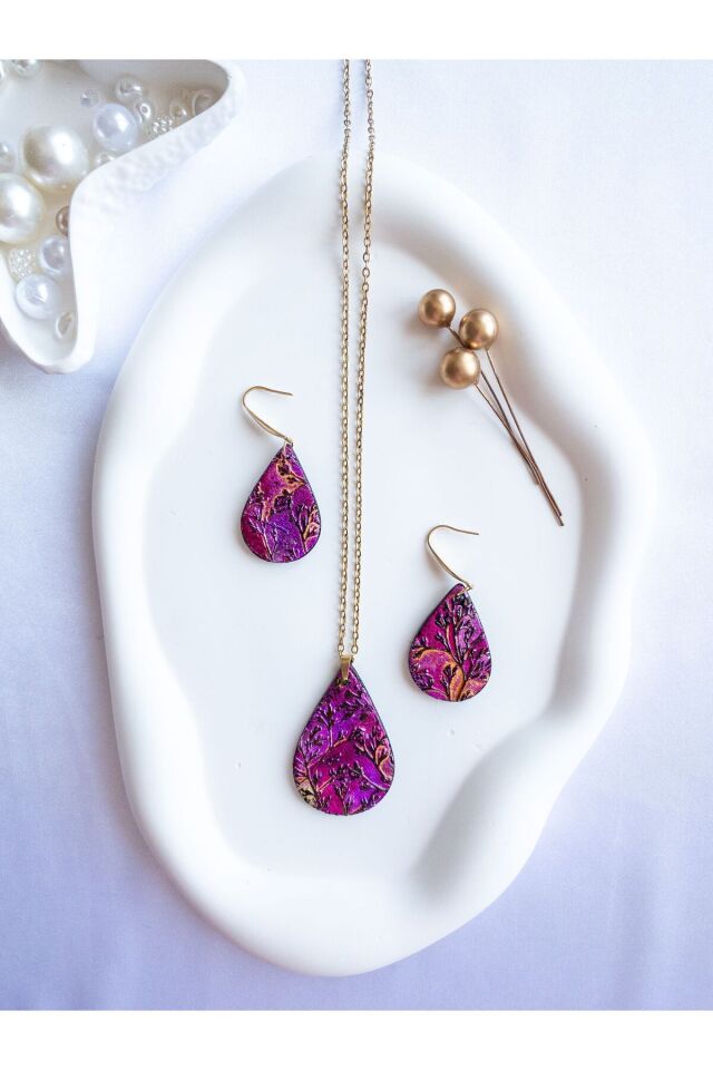 Pembe Mor Kolye Küpe Seti – El Yapımı Polimer Kil, Çiçek Desenli, Antialerjik Çelik ve Zarif