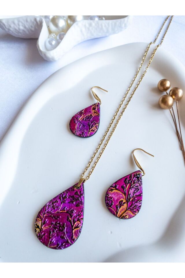 Pembe Mor Kolye Küpe Seti – El Yapımı Polimer Kil, Çiçek Desenli, Antialerjik Çelik ve Zarif