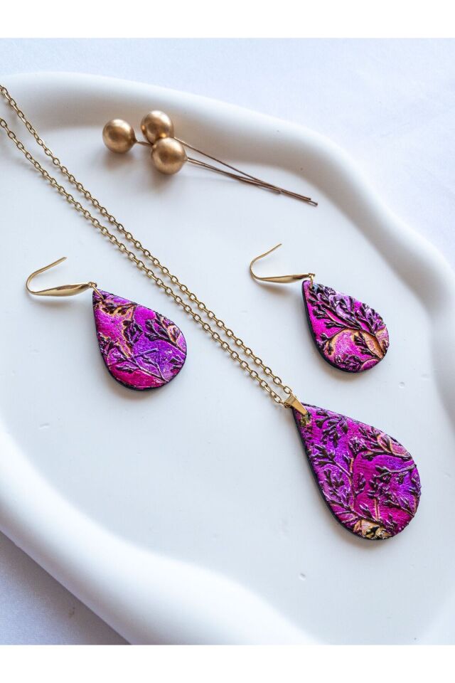 Pembe Mor Kolye Küpe Seti – El Yapımı Polimer Kil, Çiçek Desenli, Antialerjik Çelik ve Zarif