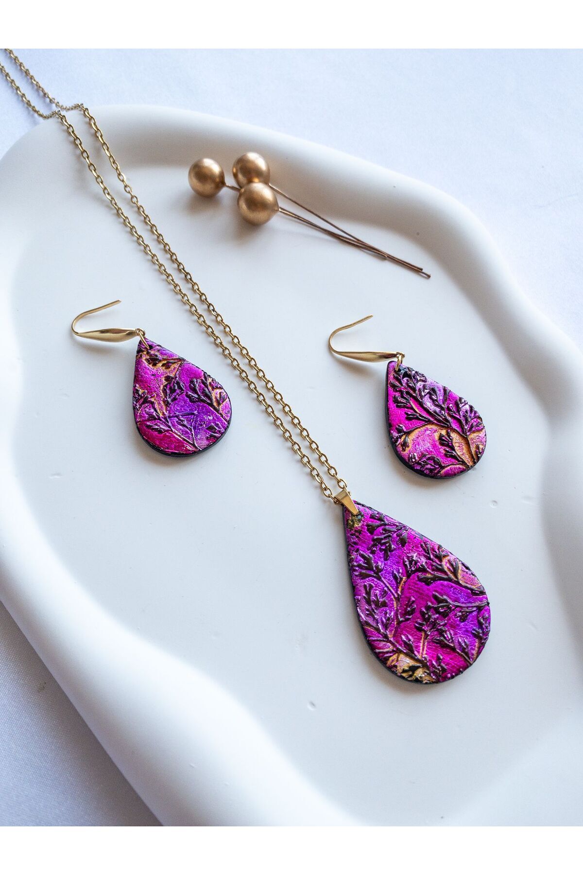 Pembe Mor Kolye Küpe Seti – El Yapımı Polimer Kil, Çiçek Desenli, Antialerjik Çelik ve Zarif