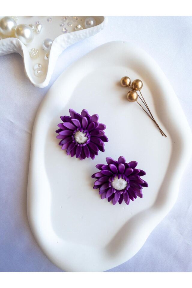 Mor Krizantem Küpe – El Yapımı Polimer Kil – Antialerjik Çelik Çivi