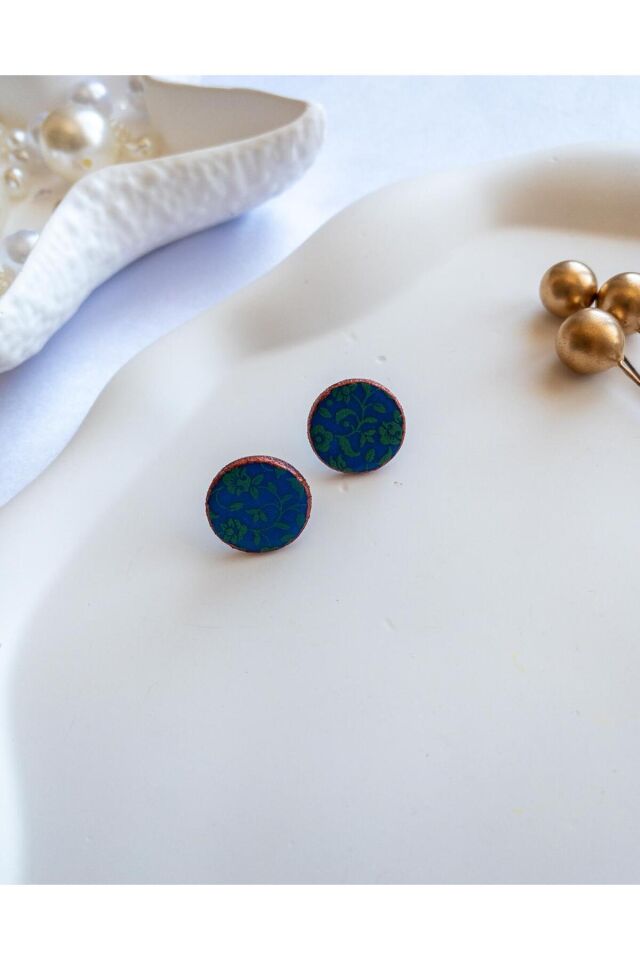 BeuBella Yuvarlak Mavi Küpe – Polimer Kil Üzeri Yeşil Çiçek ve Bakır Varak – Çelik Çivili