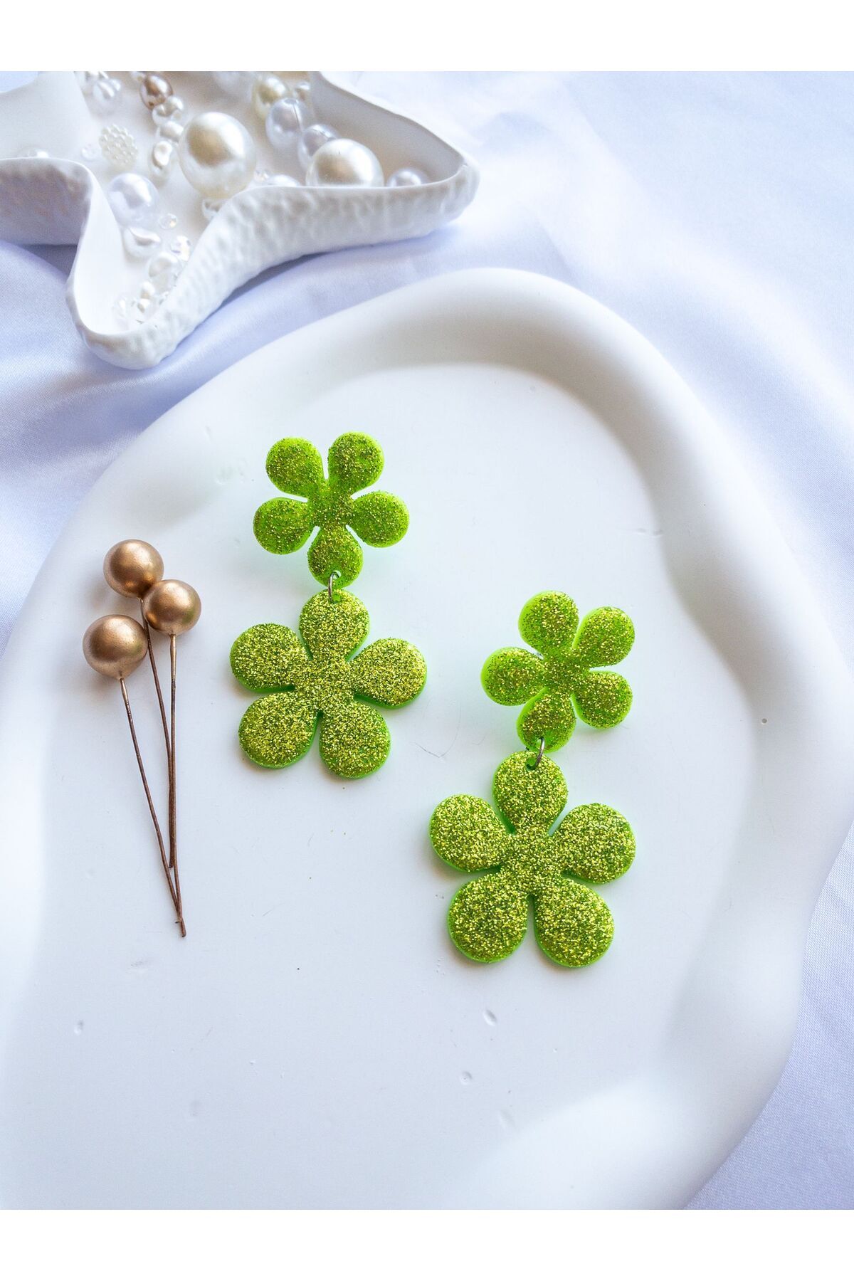 Özel Tasarım Fıstık Yeşili Simli Polimer Kil Çiçek Küpe