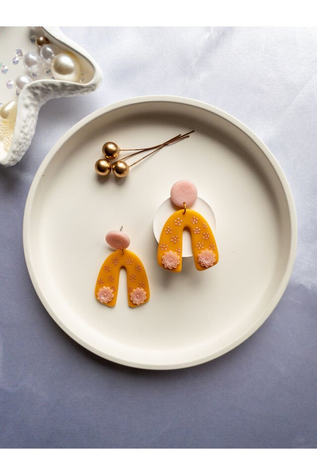 Özel Tasarım  Turuncu Polimer Kil Üzeri Pembe Çiçek Detay Küpe