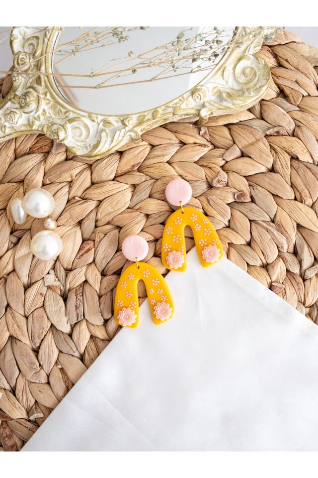 Özel Tasarım  Turuncu Polimer Kil Üzeri Pembe Çiçek Detay Küpe