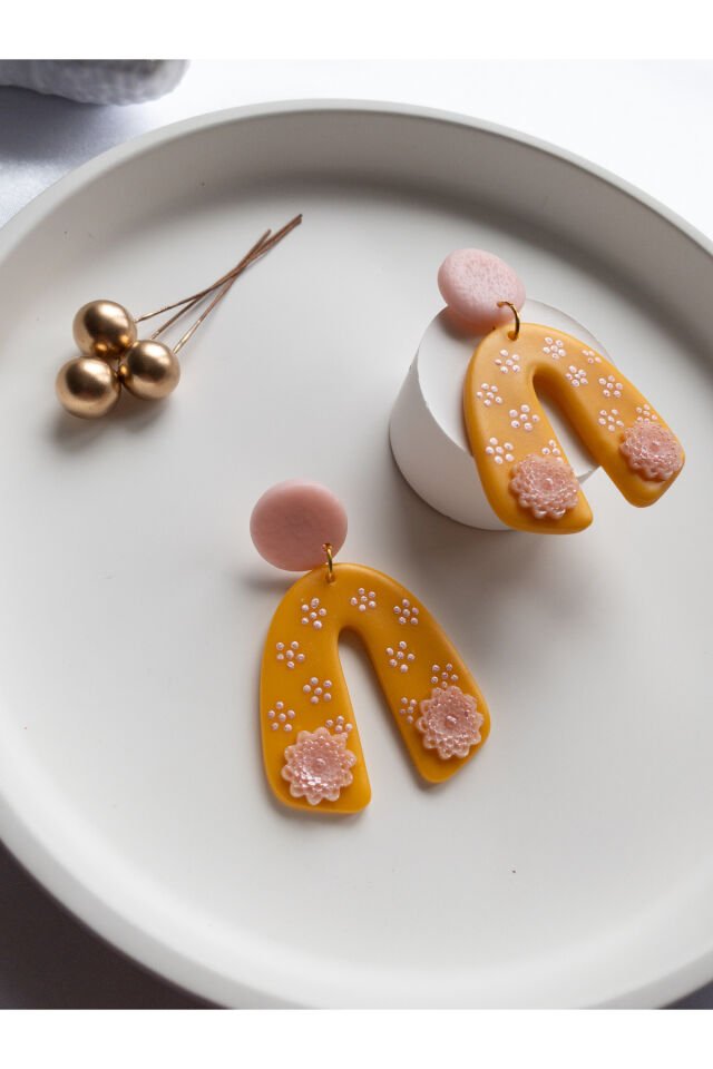 Özel Tasarım  Turuncu Polimer Kil Üzeri Pembe Çiçek Detay Küpe