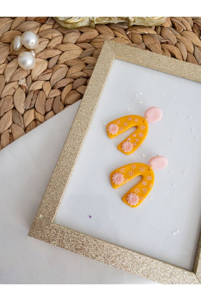 Özel Tasarım  Turuncu Polimer Kil Üzeri Pembe Çiçek Detay Küpe