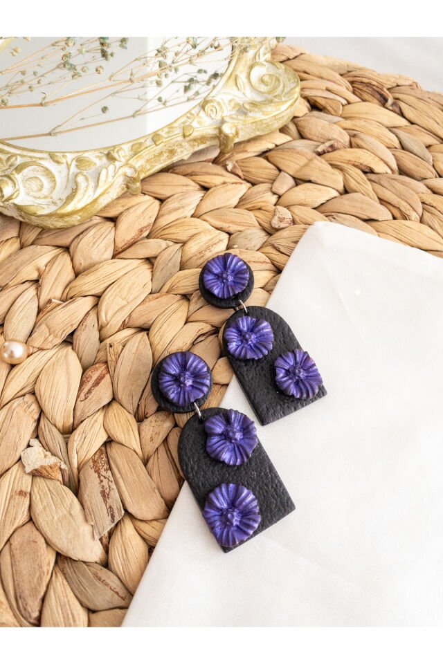 Özel Tasarım Siyah Polimer Kil Üzeri Sedefli Mor Çiçek Detay Küpe