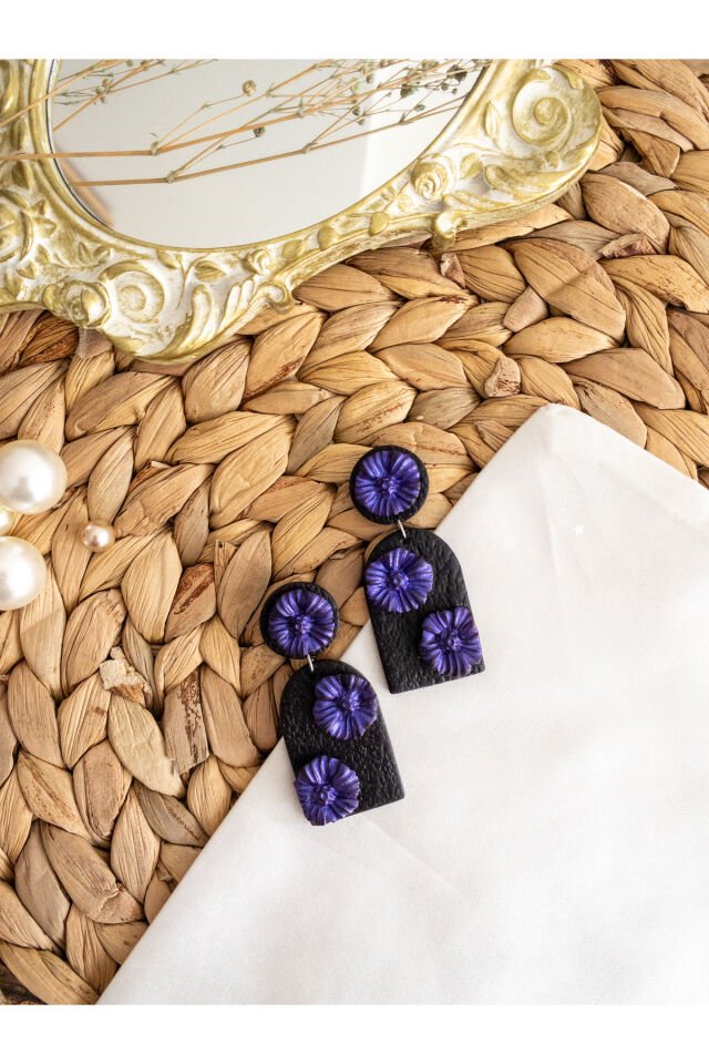 Özel Tasarım Siyah Polimer Kil Üzeri Sedefli Mor Çiçek Detay Küpe