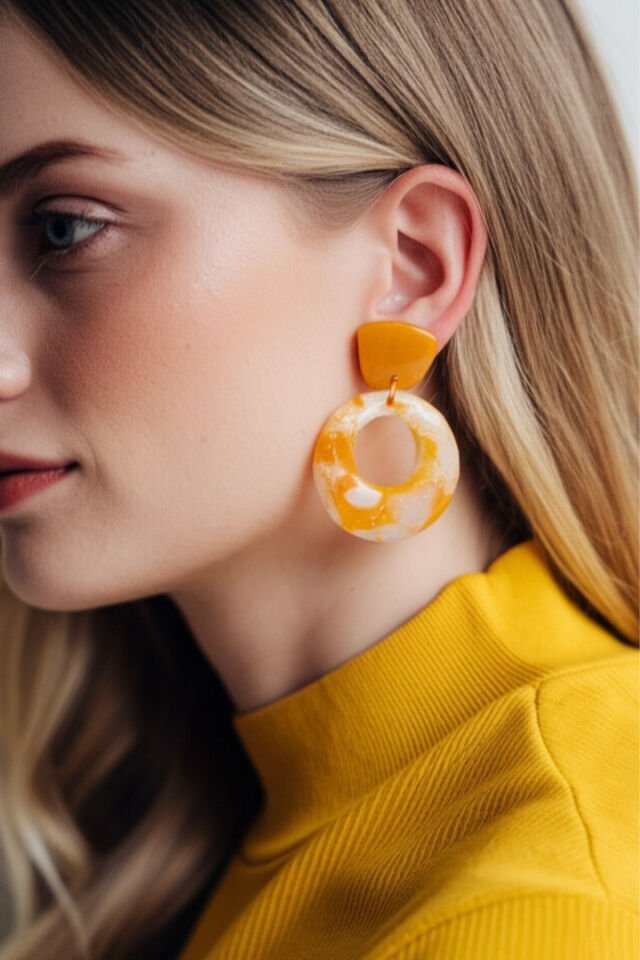 Özel Tasarım Doğal Taş Görünümlü Sedef Detay Reçine Turuncu Halka Küpe