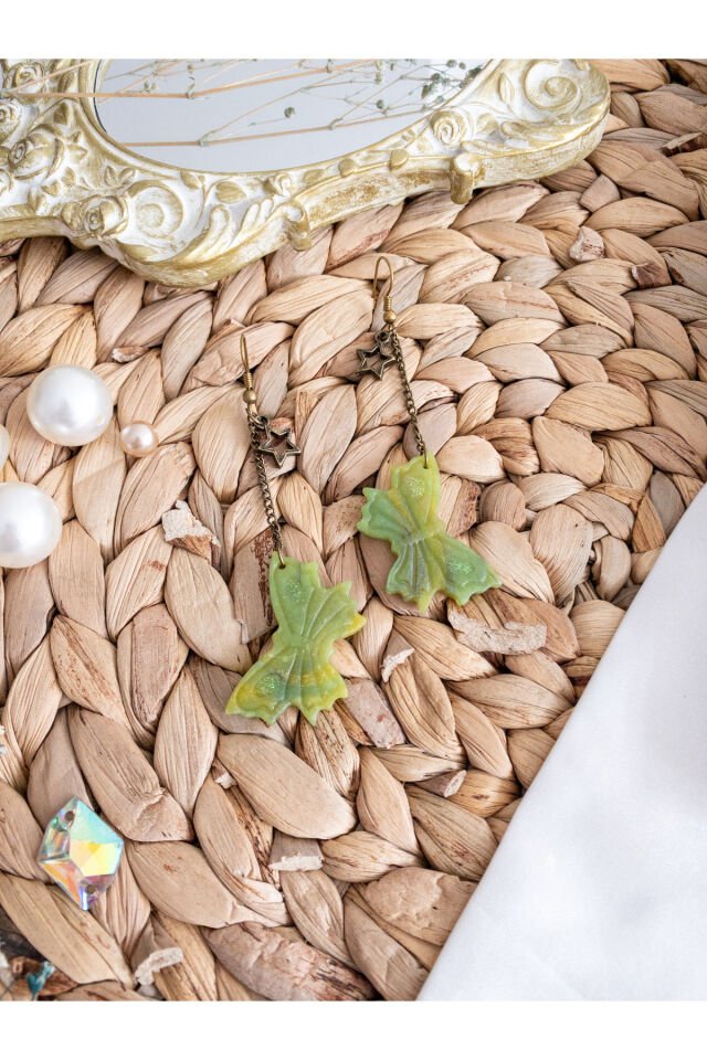 Özel Tasarım Simli Yeşil Polimer Kil Kelebek Model Küpe