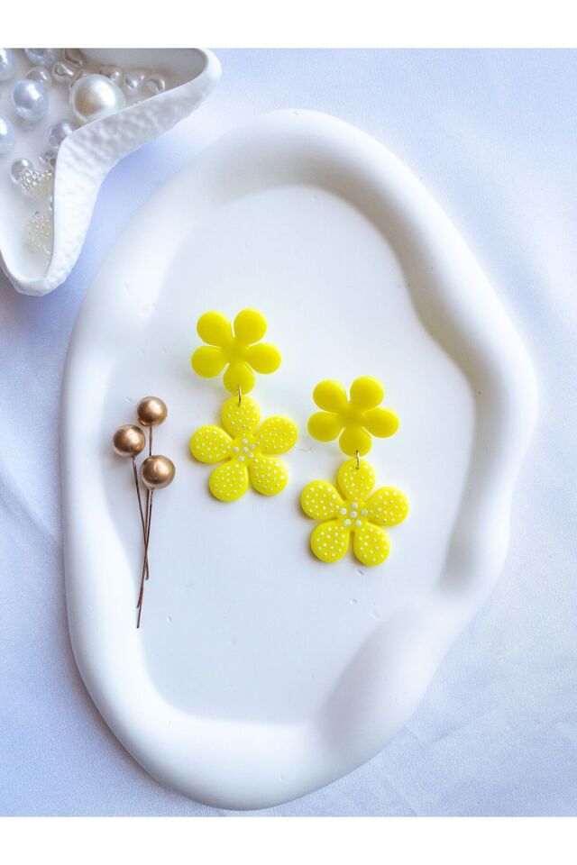 Özel Tasarım Sarı Polimer Kil Üzeri Simli Detay Çiçek Küpe