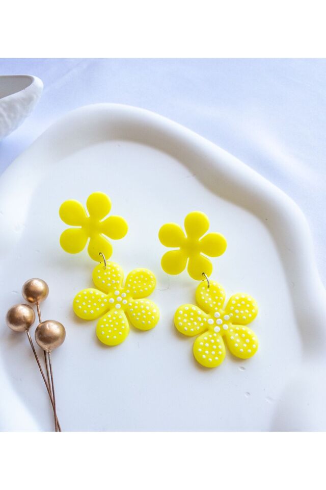 Özel Tasarım Sarı Polimer Kil Üzeri Simli Detay Çiçek Küpe
