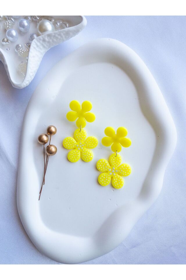 Özel Tasarım Sarı Polimer Kil Üzeri Simli Detay Çiçek Küpe
