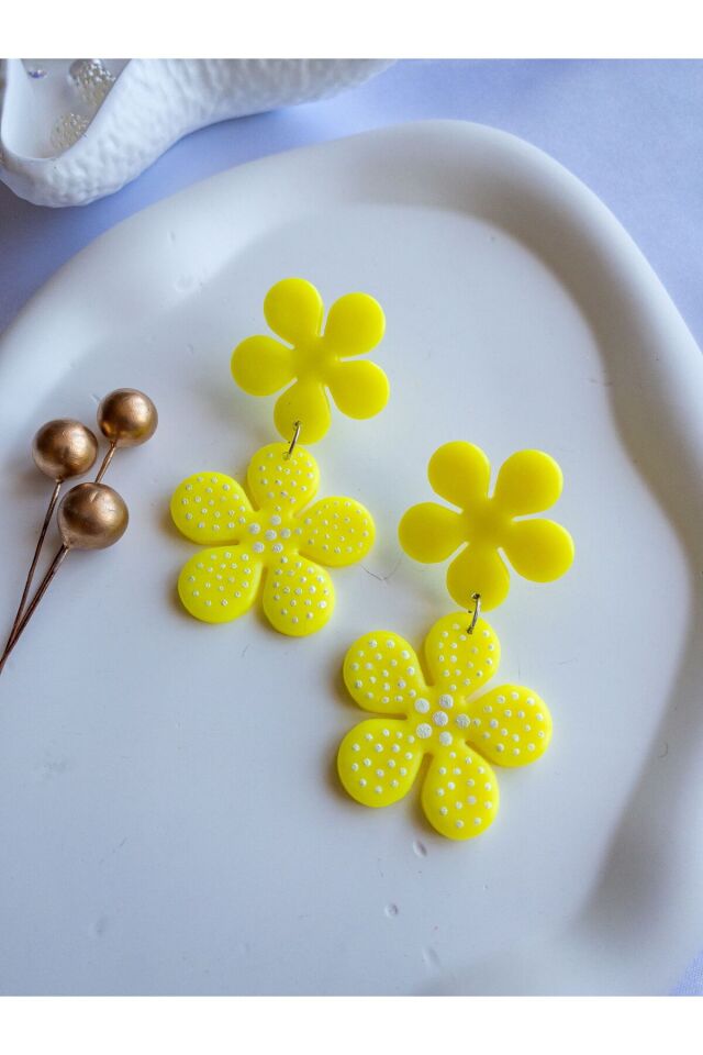 Özel Tasarım Sarı Polimer Kil Üzeri Simli Detay Çiçek Küpe