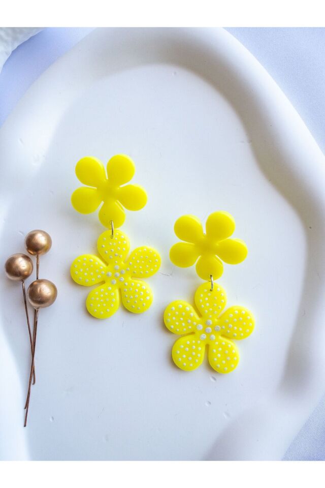 Özel Tasarım Sarı Polimer Kil Üzeri Simli Detay Çiçek Küpe